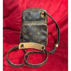 Louis Vuitton Brown Amazone Monogram vtg